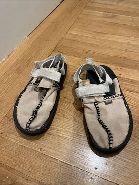 Reebok hemp tan canvas sandals